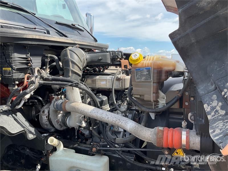 International LT625 Tractor Units
