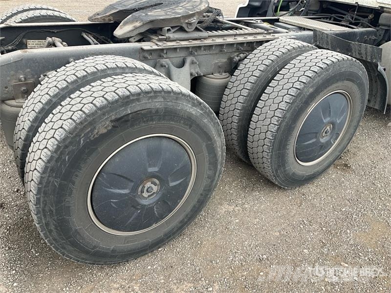 International LT625 Tractor Units