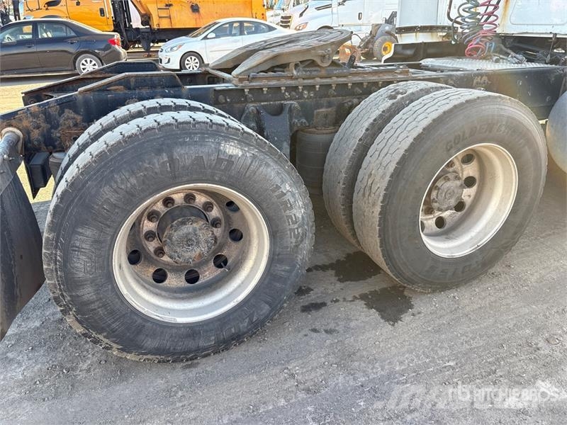International LT625 Tractor Units