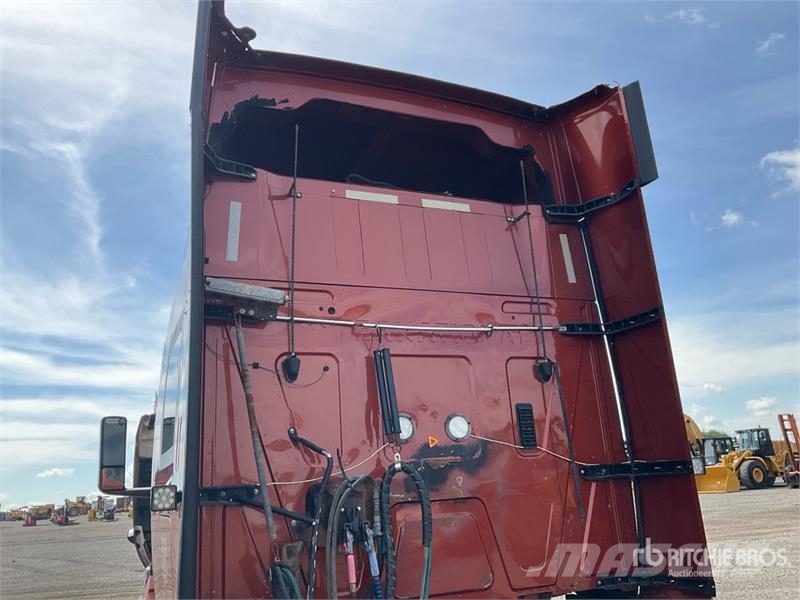 International LT625 Tractor Units