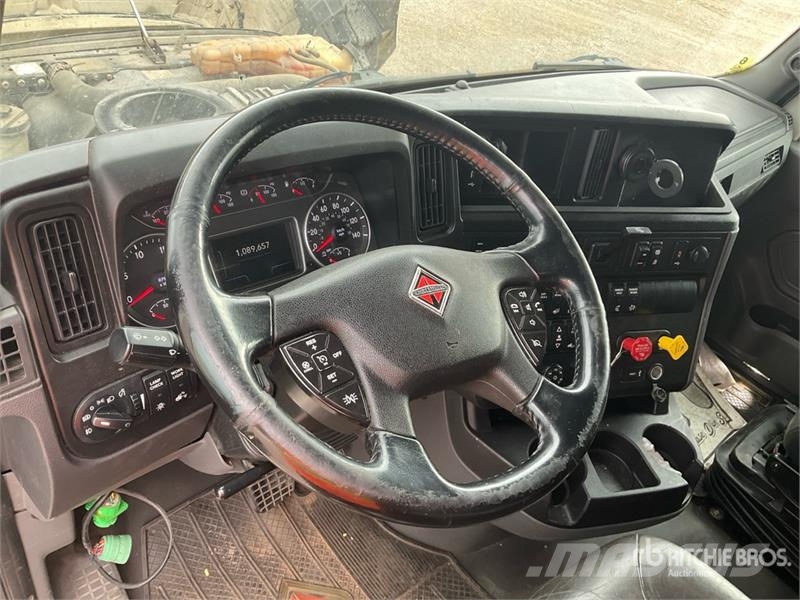 International LT625 Tractor Units