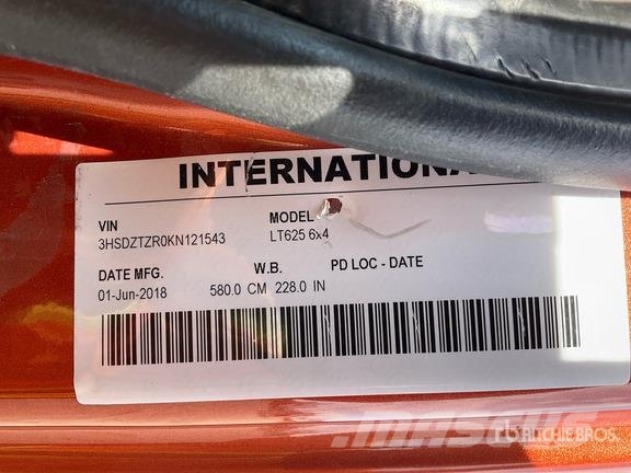 International LT625 Tractor Units