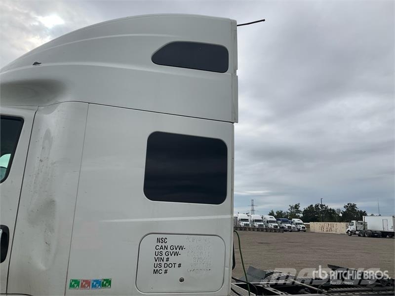International LT625 Tractor Units