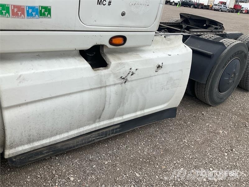 International LT625 Tractor Units