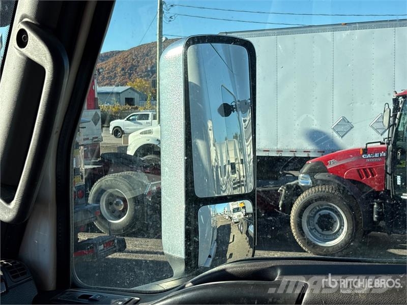 International LT625 Tractor Units