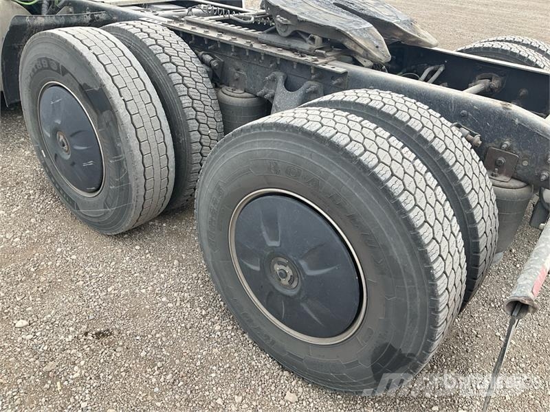 International LT625 Tractor Units