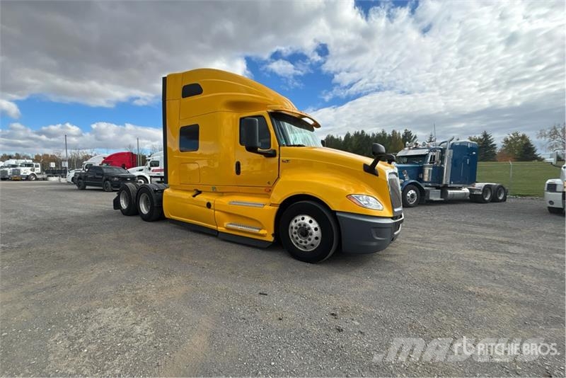 International LT625 Tractor Units