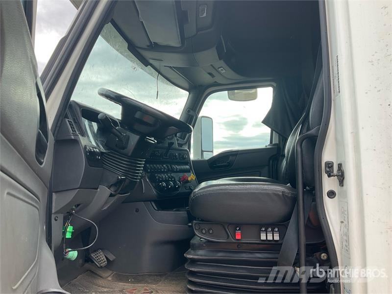 International LT625 Tractor Units