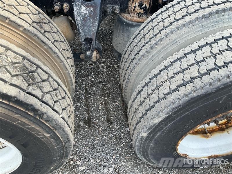 International LT625 Tractor Units