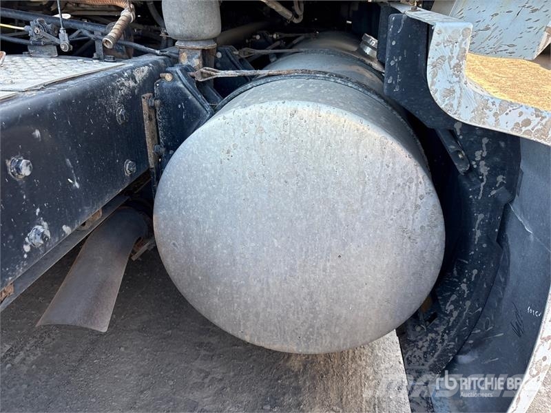 International LT625 Tractor Units