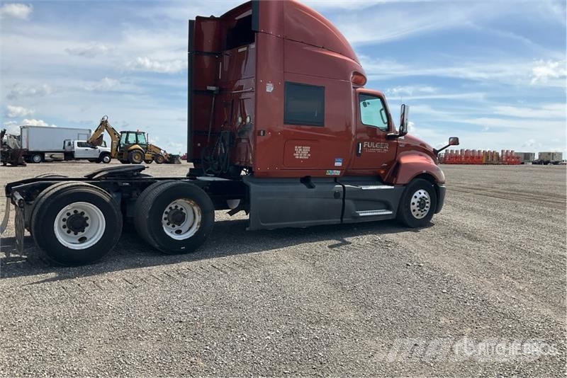 International LT625 Tractor Units