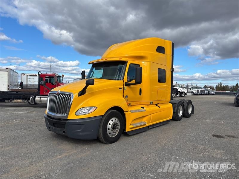 International LT625 Tractor Units