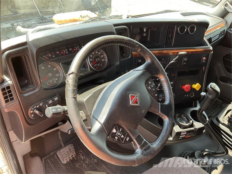 International LT625 牵引车