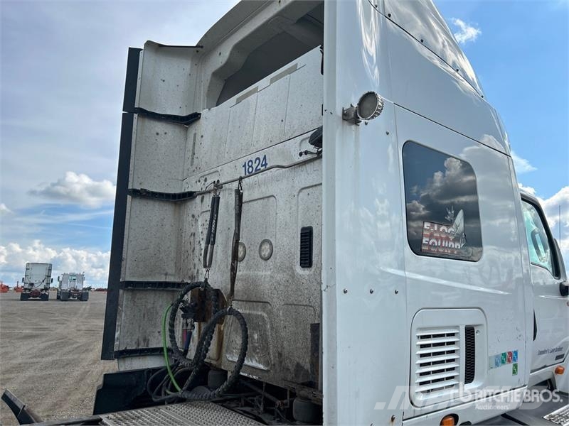 International LT625 Truck Tractor Units