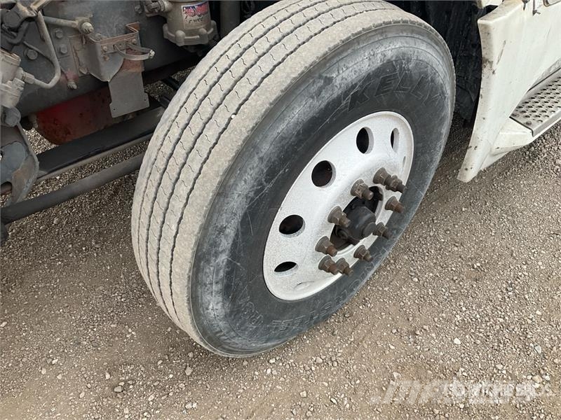 International LT625 Tractor Units