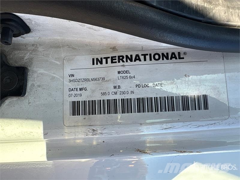 International LT625 Tractor Units