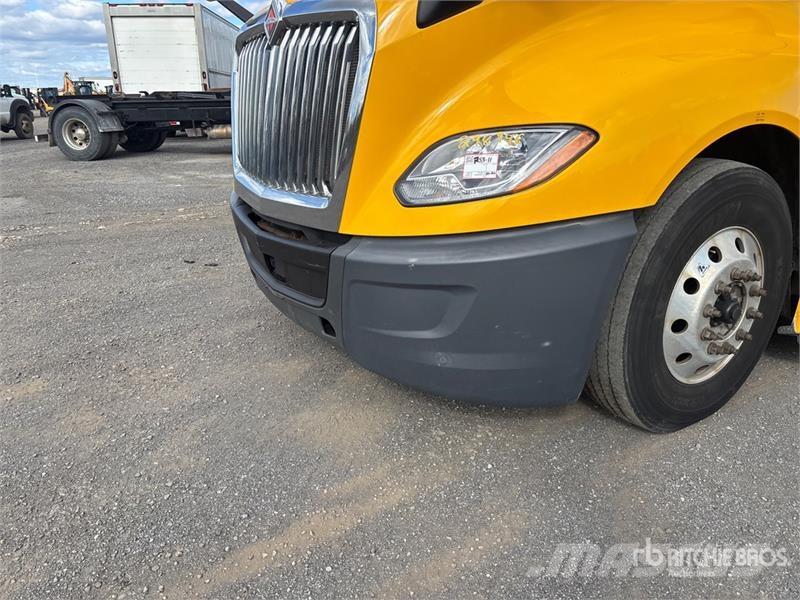 International LT625 Tractor Units
