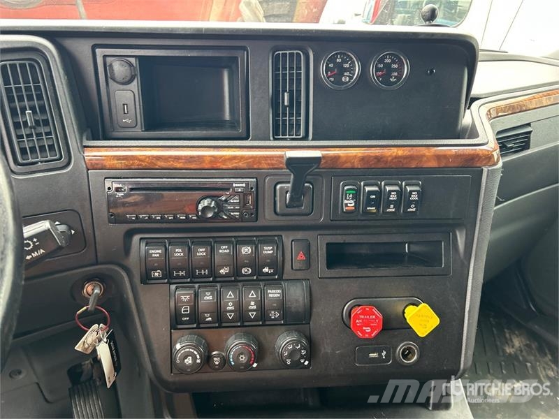 International LT625 Тягачі
