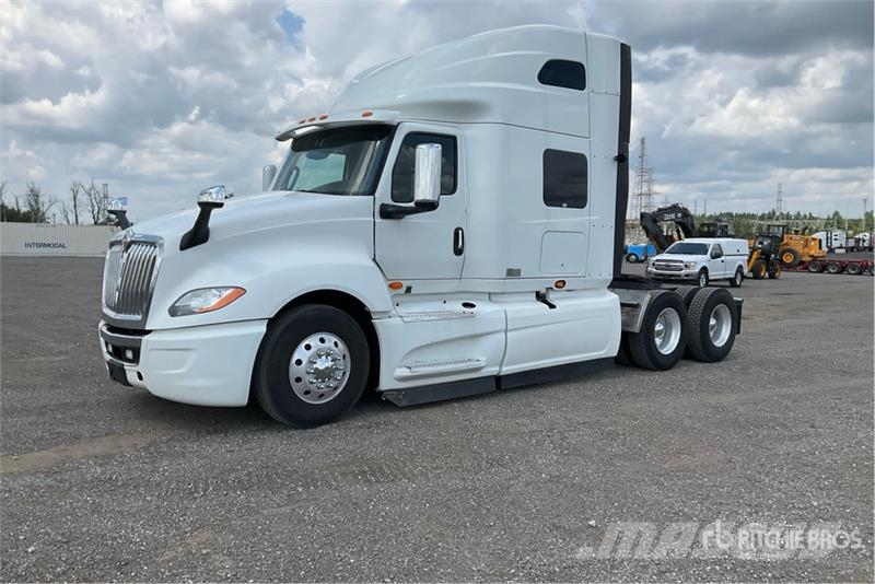International LT625 牵引车