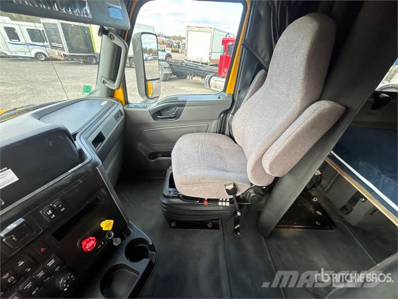 International LT625 Tractor Units
