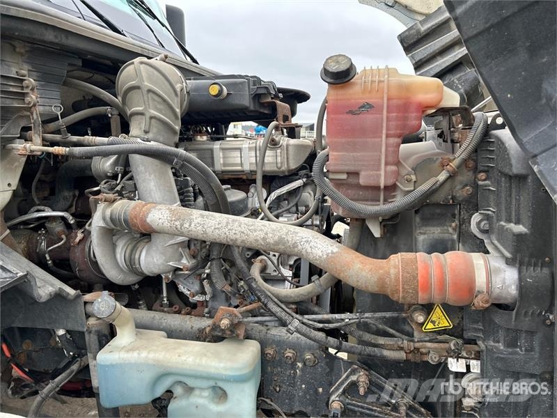 International LT625 6x4 T/A Day Cab Truck Tractor Sattelzugmaschinen