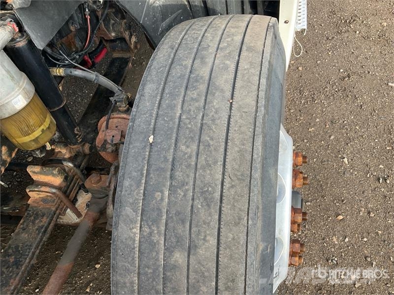 International LT625 6x4 T/A Day Cab Truck Tractor Тягачі