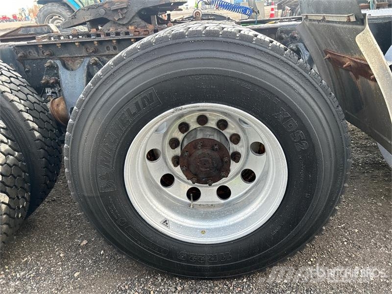 International LT625 6x4 T/A Day Cab Truck Tractor Ťahače