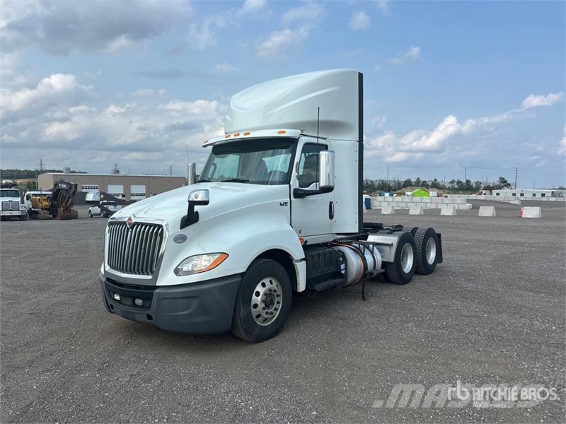 International LT625 6x4 T/A Day Cab Truck Tractor Τράκτορες