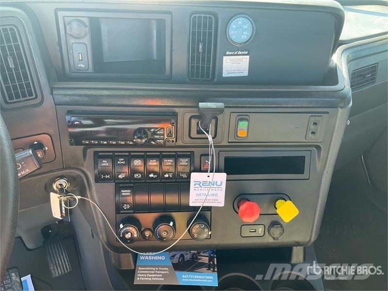 International LT625 6x4 T/A Day Cab Truck Tractor Tractores (camiões)