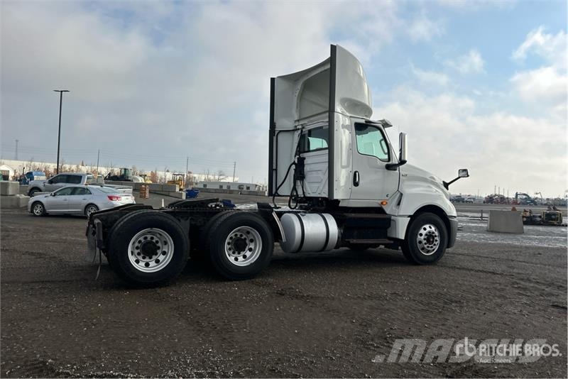 International LT625 6x4 T/A Day Cab Truck Tractor Ťahače