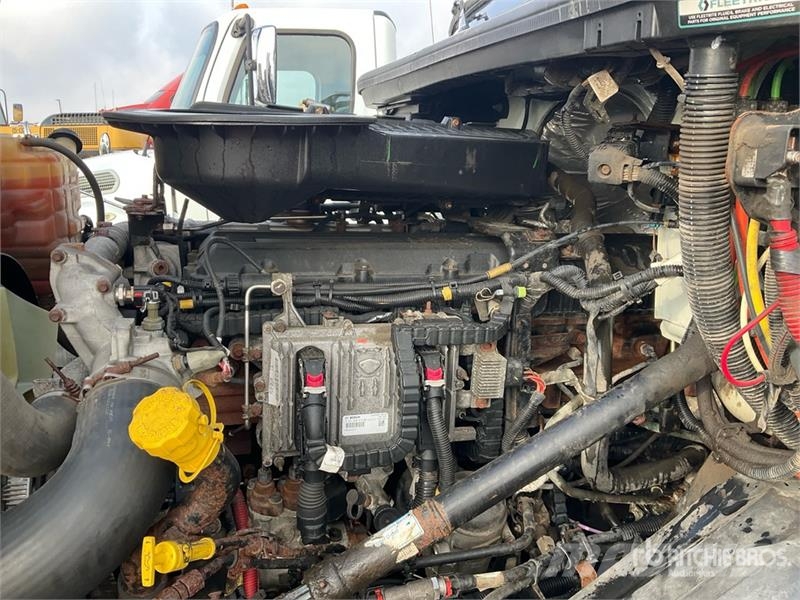 International LT625 6x4 T/A Day Cab Truck Tractor Тягачі