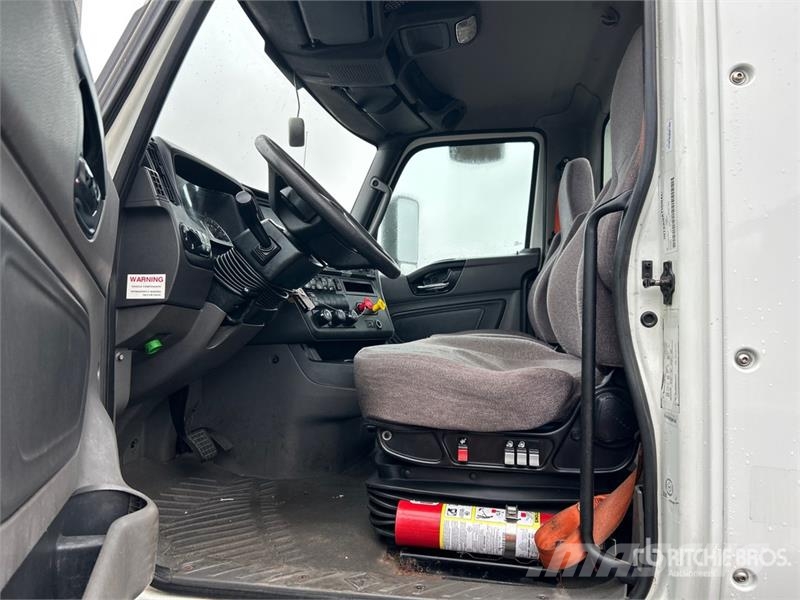 International LT625 6x4 T/A Day Cab Truck Tractor Naudoti vilkikai