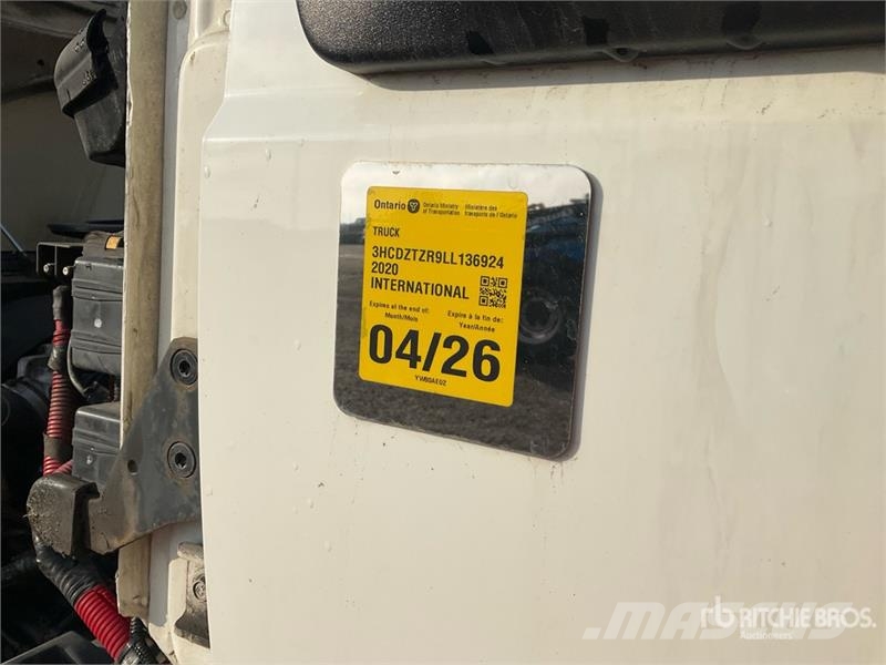 International LT625 6x4 T/A Day Cab Truck Tractor Тягачі