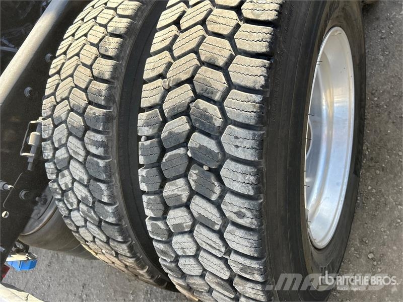 International LT625 6x4 T/A Day Cab Truck Tractor Truck Tractor Units