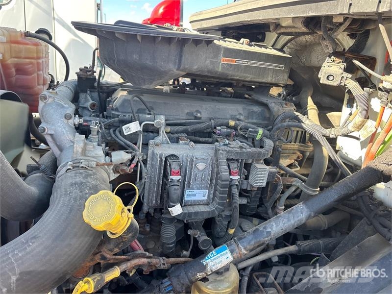 International LT625 6x4 T/A Day Cab Truck Tractor Седельные тягачи
