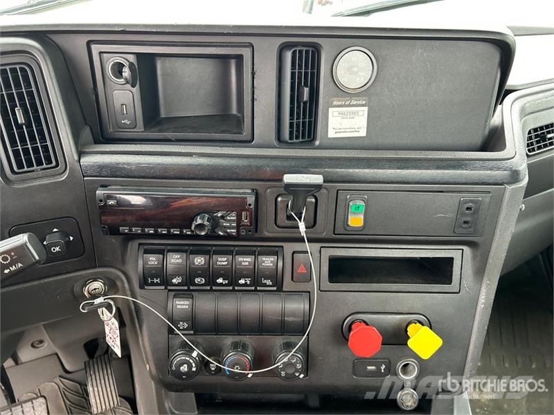 International LT625 6x4 T/A Day Cab Truck Tractor Sattelzugmaschinen