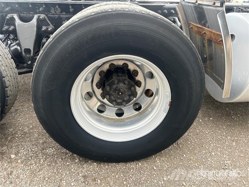 International LT625 6x4 T/A Day Cab Truck Tractor وحدات الجر