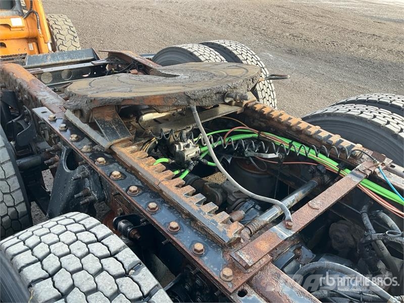 International LT625 6x4 T/A Day Cab Truck Tractor Тягачі