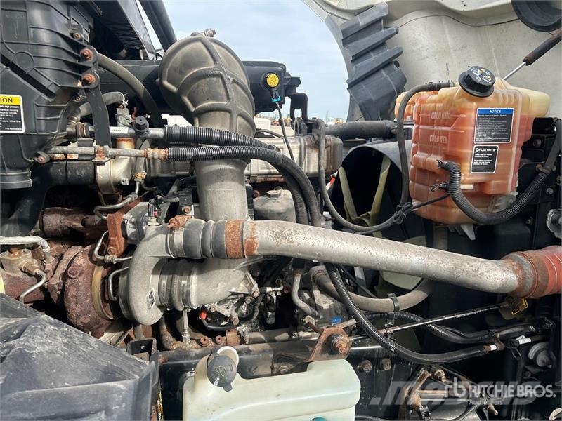 International LT625 6x4 T/A Day Cab Truck Tractor وحدات الجر