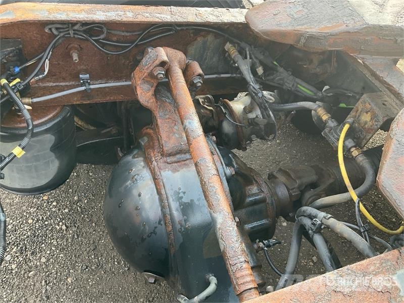 International LT625 6x4 T/A Day Cab Truck Tractor Тягачі