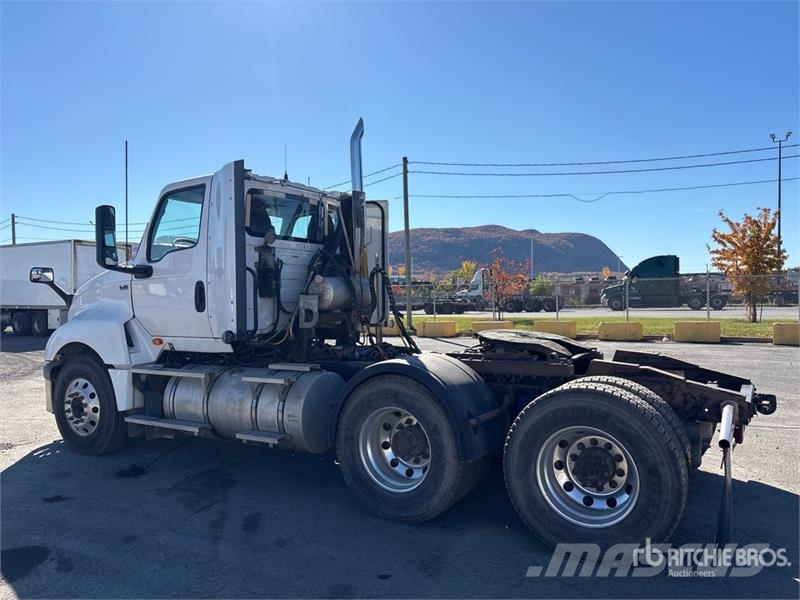 International LT625 6x4 T/A Day Cab Truck Tractor Trækkere