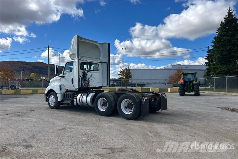 International LT625 6x4 T/A Day Cab Truck Tractor Седельные тягачи