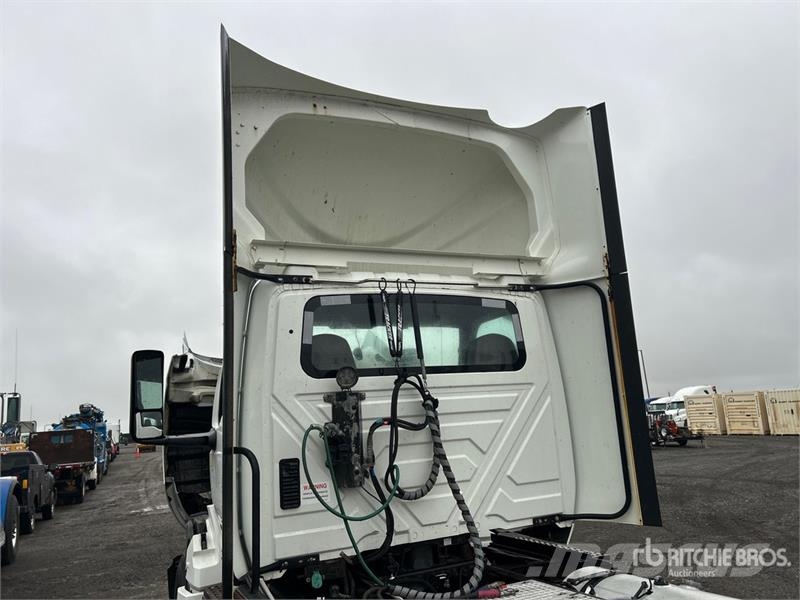 International LT625 6x4 T/A Day Cab Truck Tractor Naudoti vilkikai