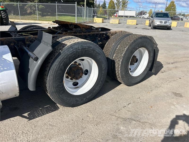 International LT625 6x4 T/A Day Cab Truck Tractor Седельные тягачи