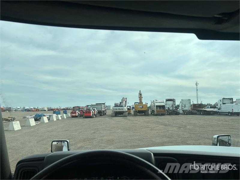 International LT625 6x4 T/A Day Cab Truck Tractor وحدات الجر