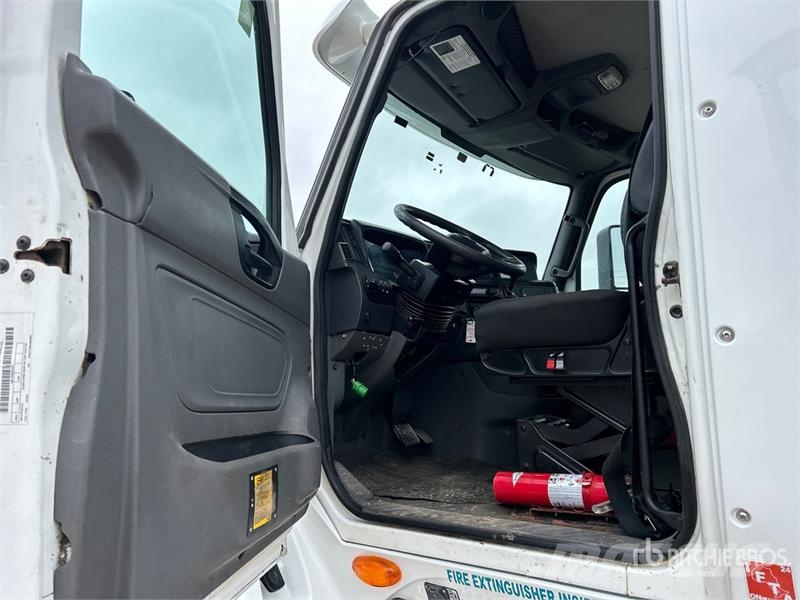 International LT625 6x4 T/A Day Cab Truck Tractor Sattelzugmaschinen