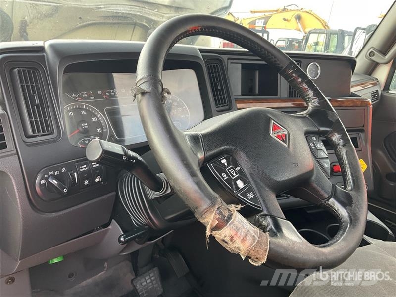 International LT625 6x4 T/A Day Cab Truck Tractor Тягачі