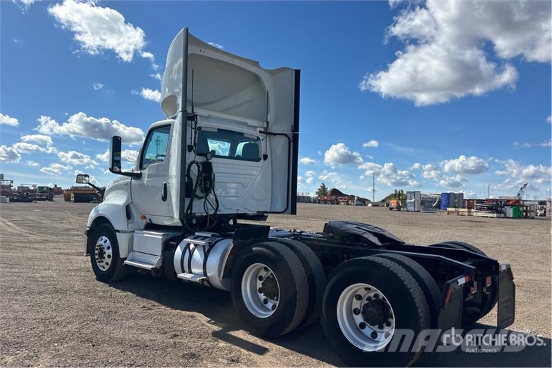 International LT625 6x4 T/A Day Cab Truck Tractor Седельные тягачи