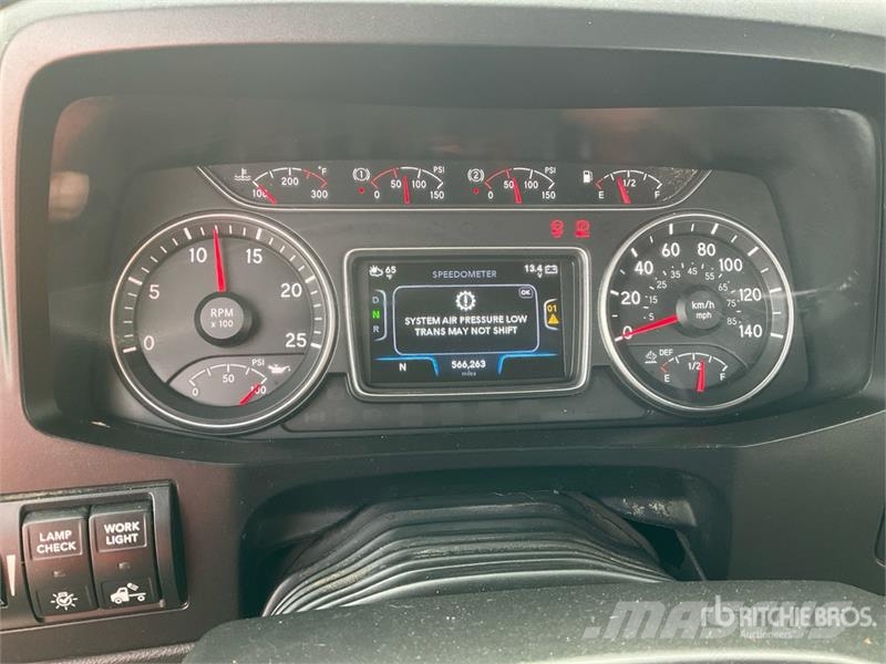 International LT625 6x4 T/A Day Cab Truck Tractor Тягачі