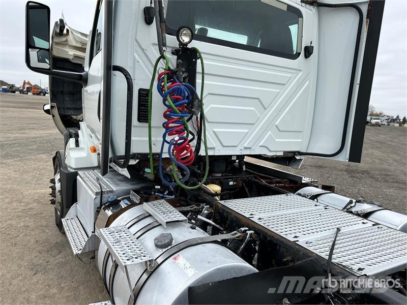 International LT625 6x4 T/A Day Cab Truck Tractor Sattelzugmaschinen